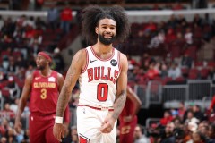 篮球运动大前锋角色转变：从内线守护者到多功能战士